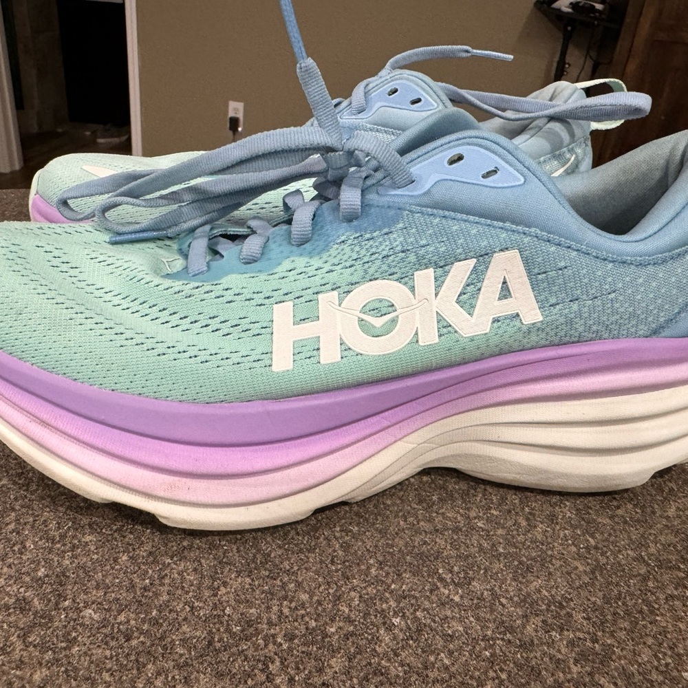 Women’s Hoka One One Bondi 8 size